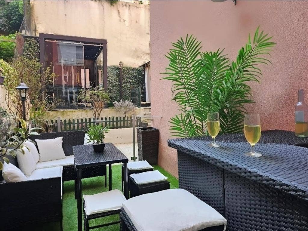 Double bedroom w/ private bathroom