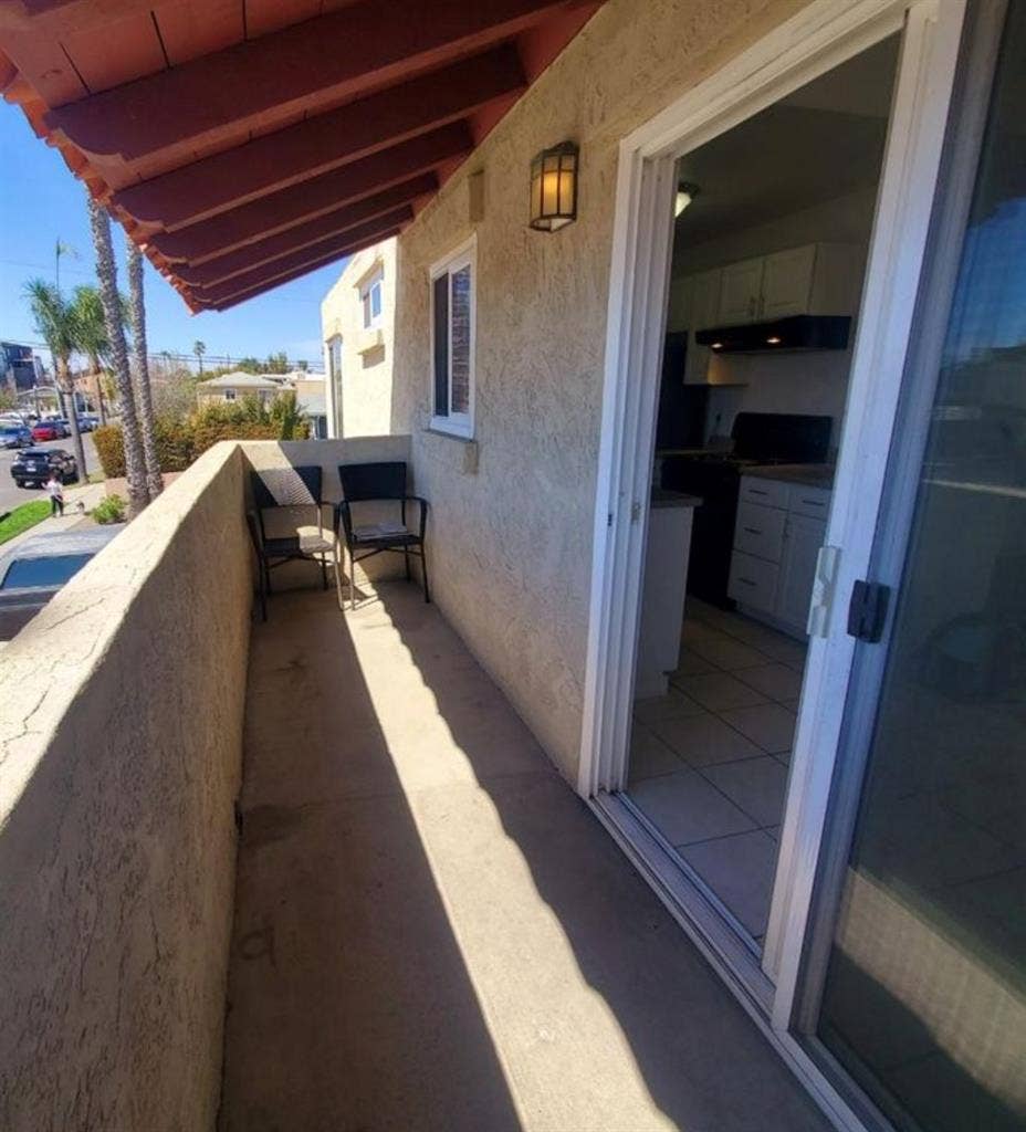 NEED A ROOMMATE FOR JANUARY