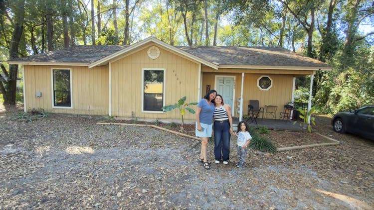 Looking for a roomate !