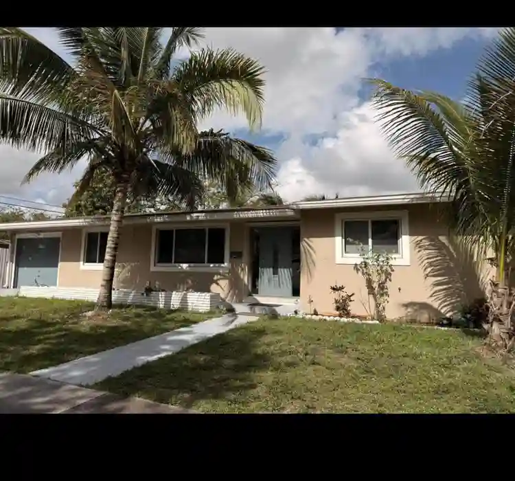 Roommate wanted in plantation