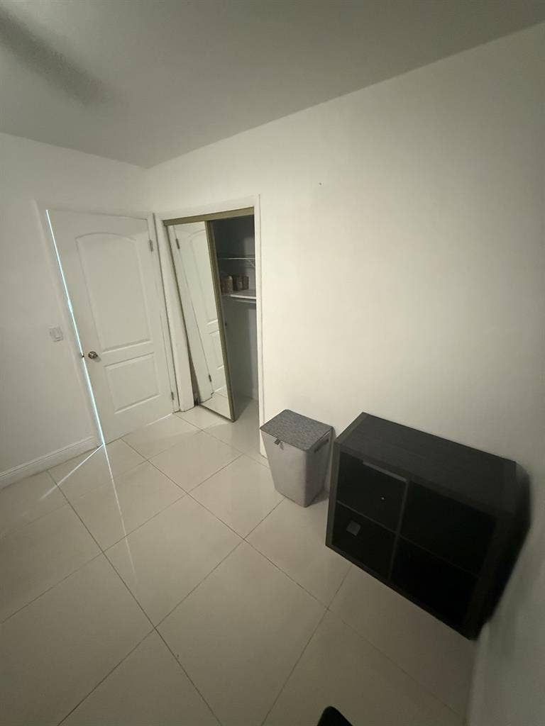 Looking for roommate bath