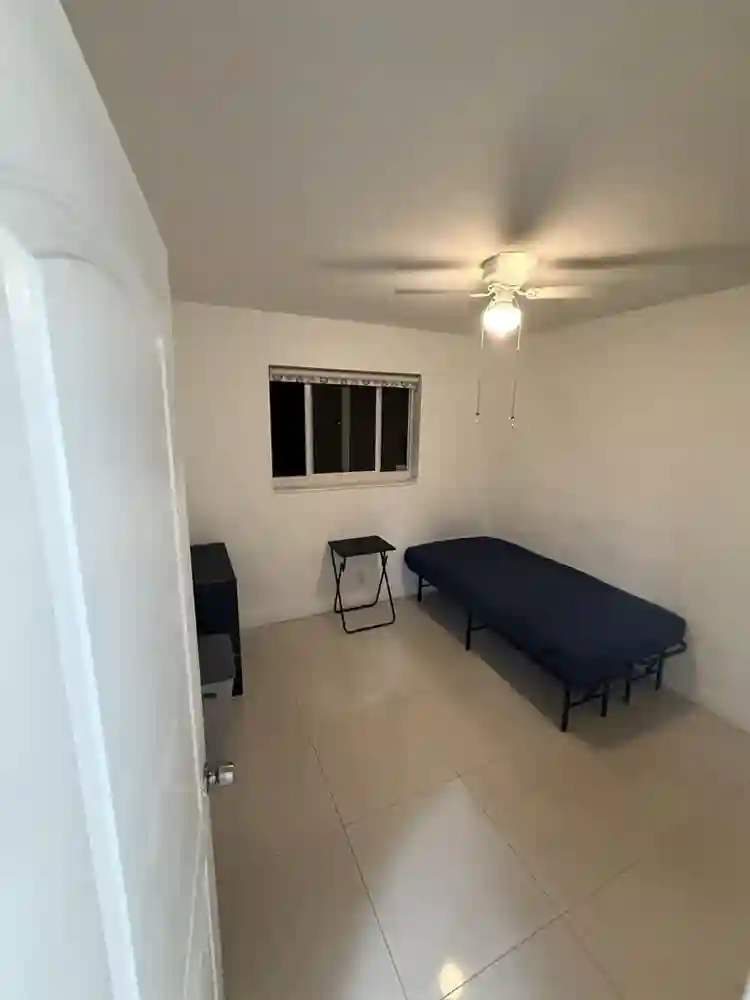 Looking for roommate bath