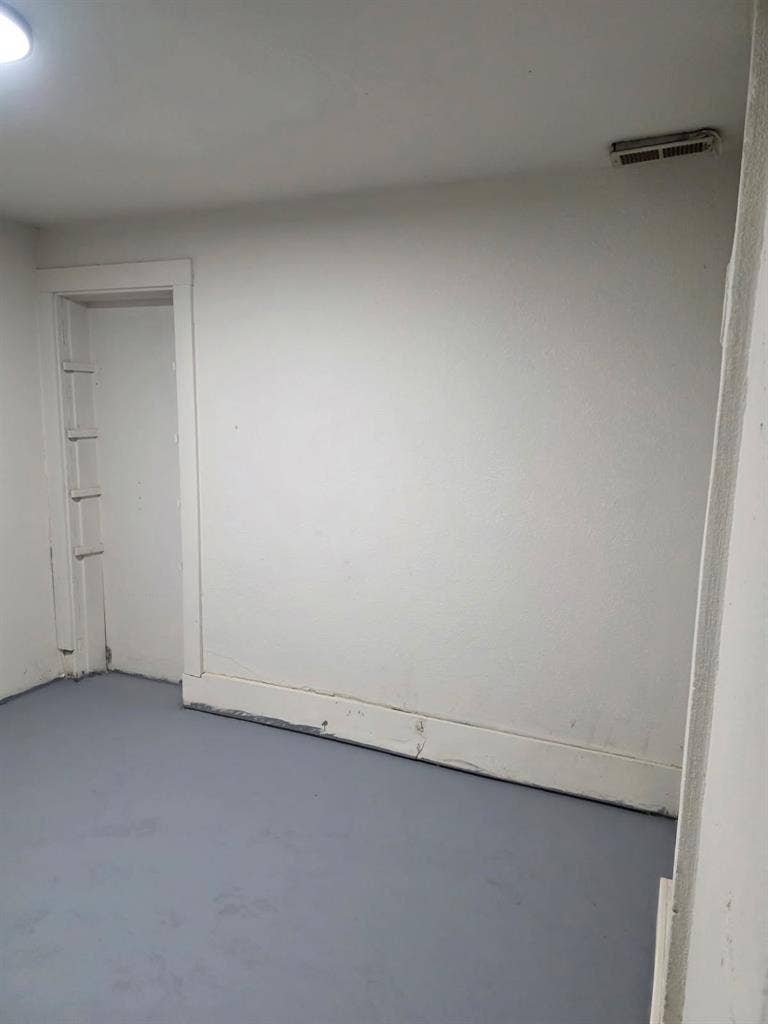 Room w private bathroom