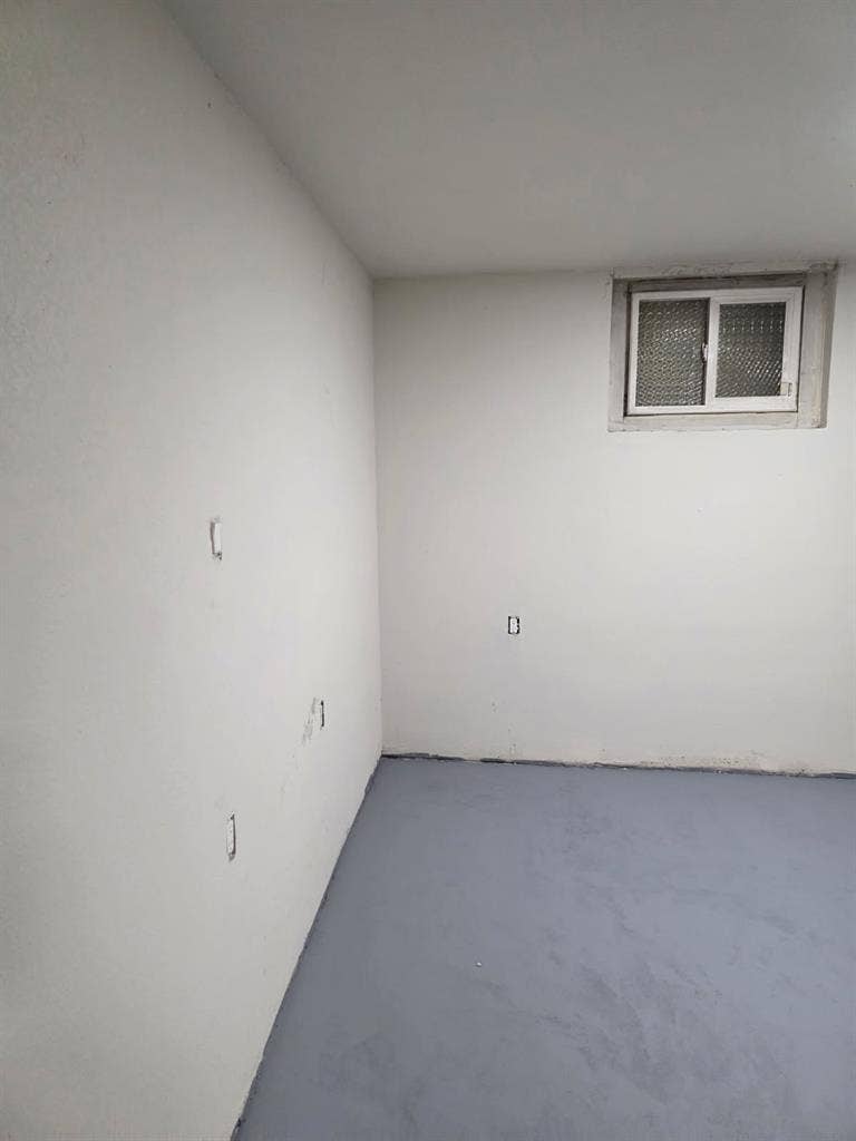 Room w private bathroom