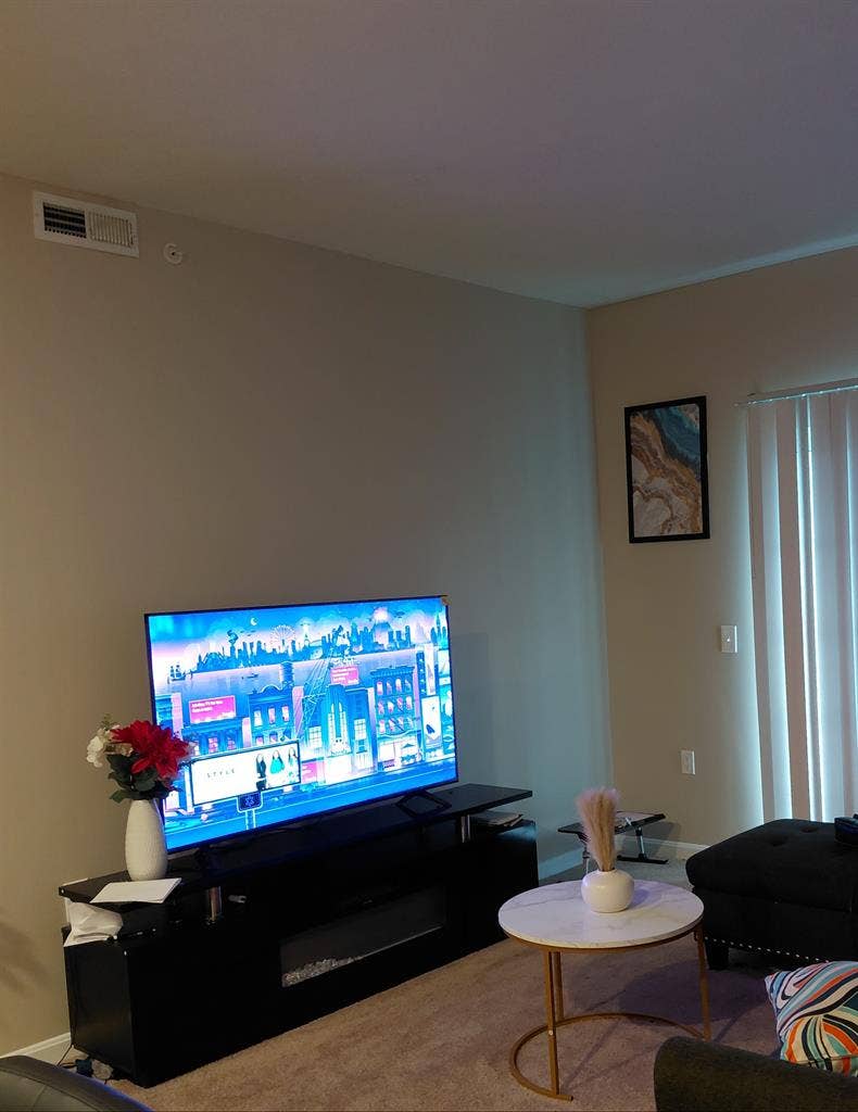 Large Private Room + Bathroom