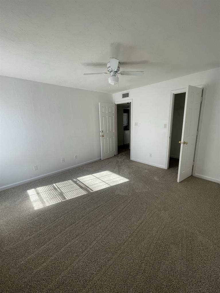 URGENT SUBLEASE AVAILABLE!!!