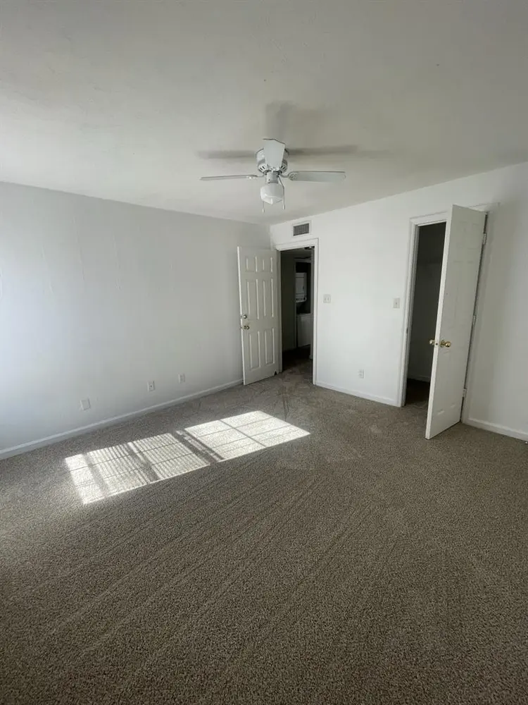 URGENT SUBLEASE AVAILABLE!!!