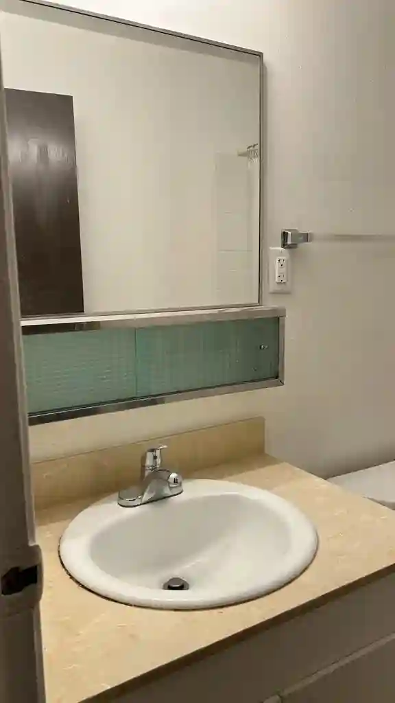 Cozy Lake Merritt Room for Rent