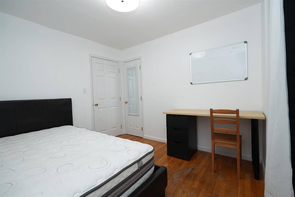 Room for rent in Woodside