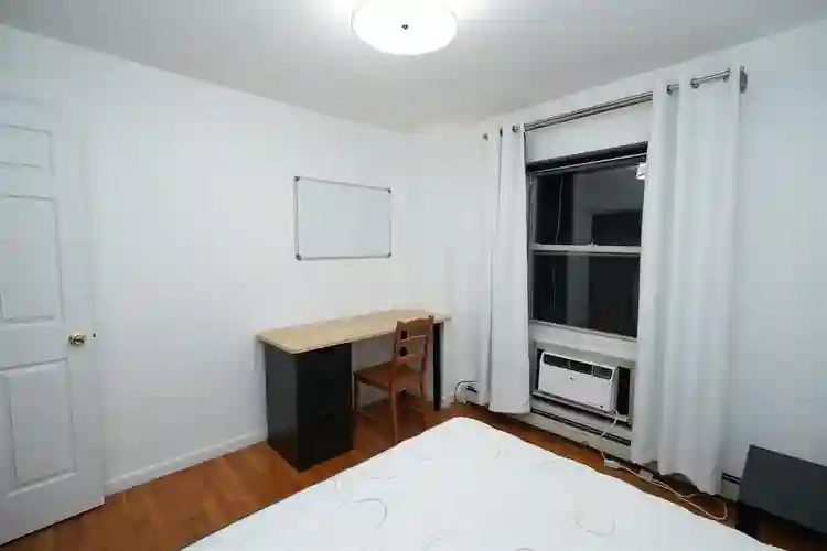 Room for rent in Woodside