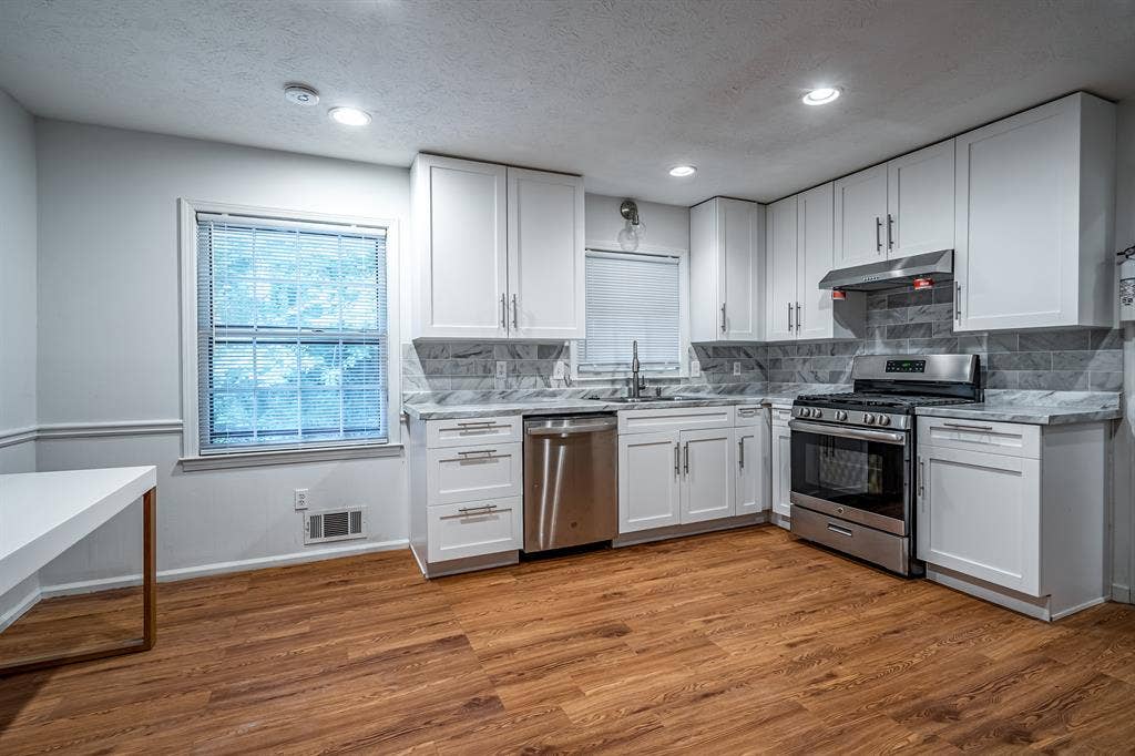 8 BR in Stone Mountain