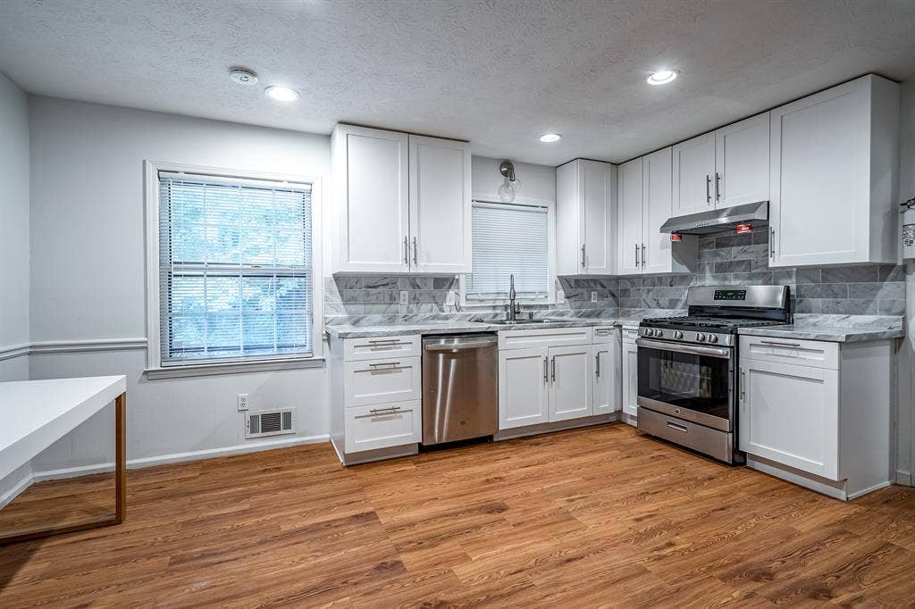 8 BR in Stone Mountain