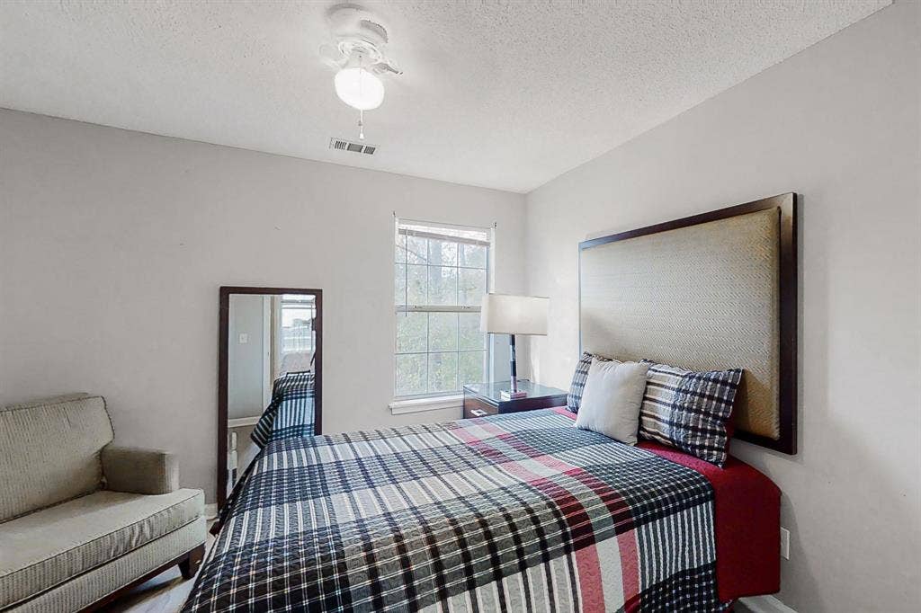 5 BR in Stone Mountain