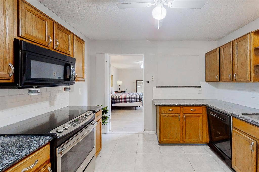 5 BR in Stone Mountain