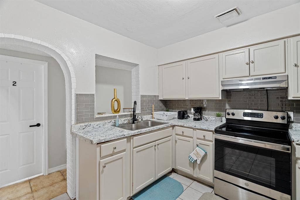 8 BR in Clearwater