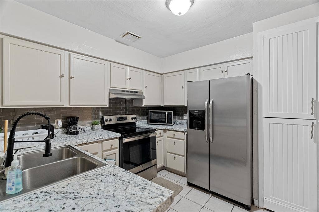 8 BR in Clearwater