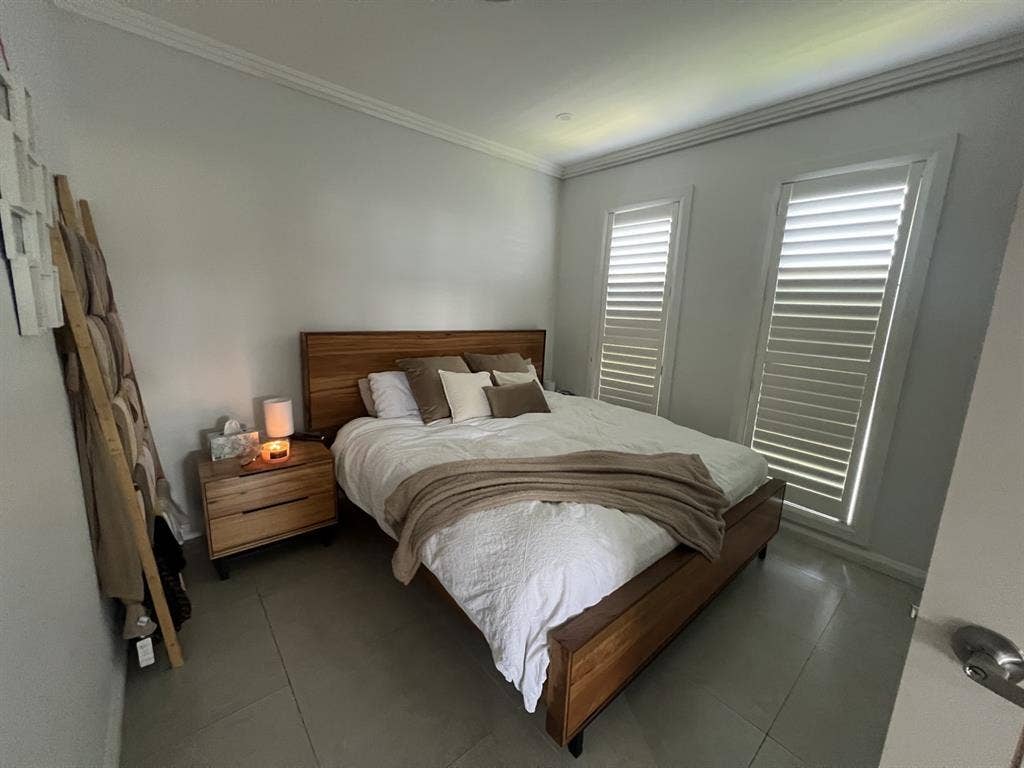 Full House for short term rent.