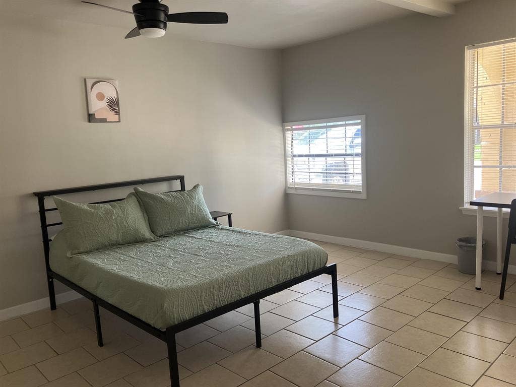 6 BR in Houston