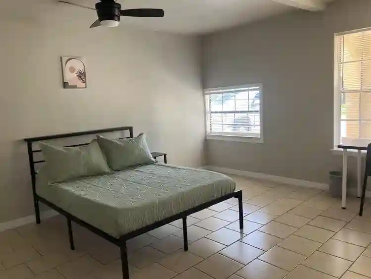 6 BR in Houston
