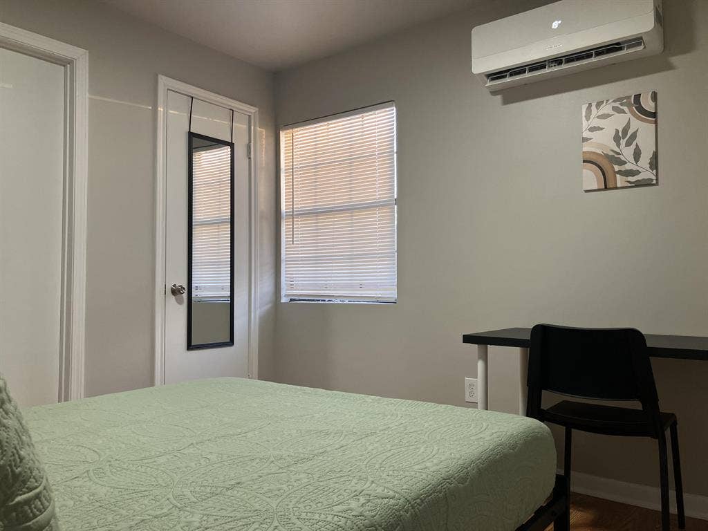 6 BR in Houston