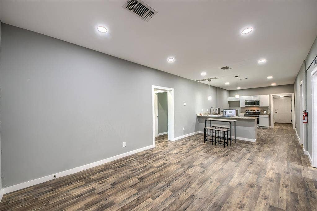 6 BR in San Antonio