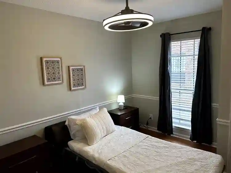 6 BR in Montgomery
