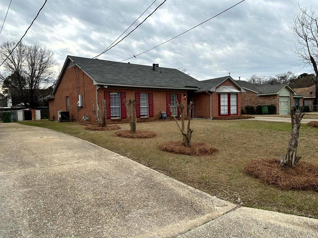 6 BR in Montgomery