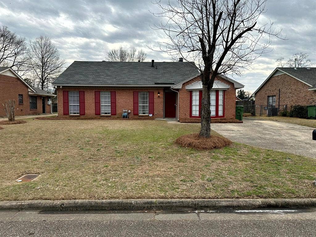 6 BR in Montgomery