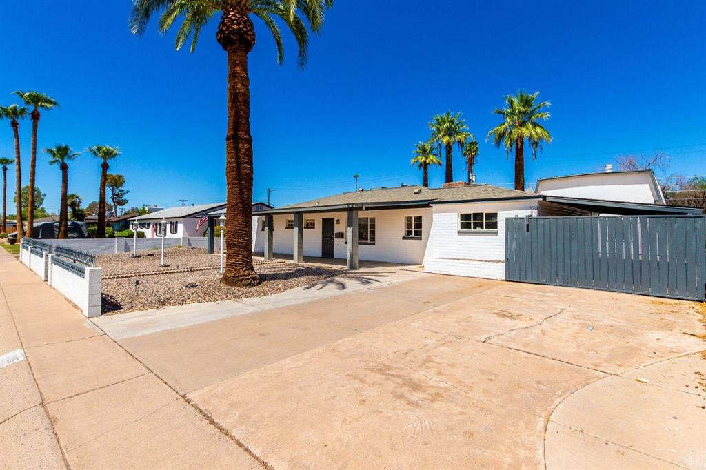8 BR in Phoenix