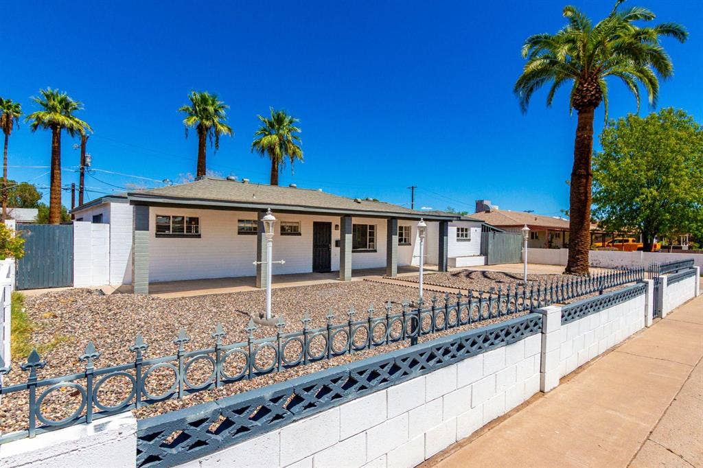 8 BR in Phoenix