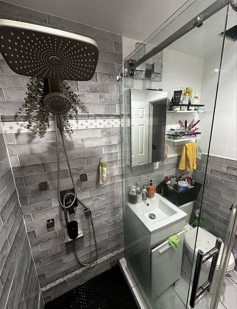 SPACIOUS ONE-BEDROOM FOR RENT