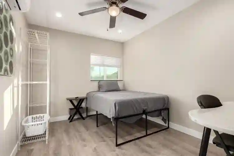 8 BR in Mesa