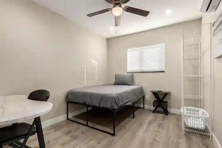 8 BR in Mesa
