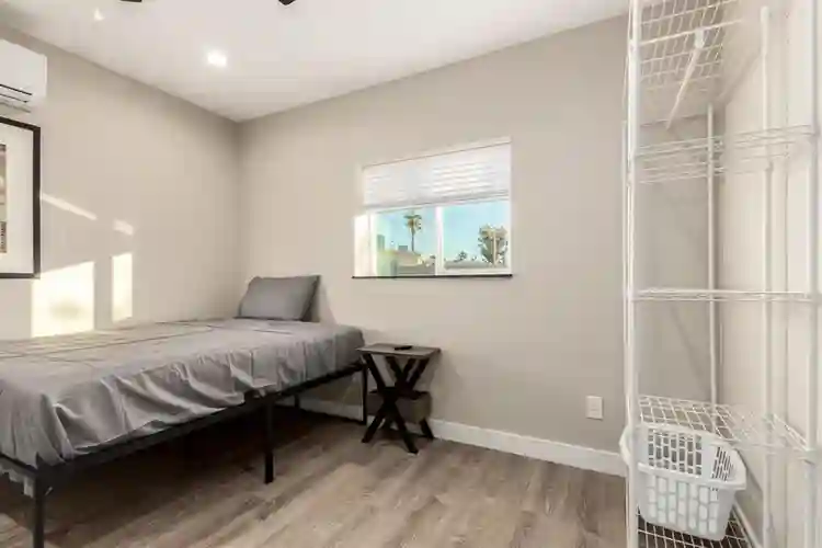 8 BR in Mesa