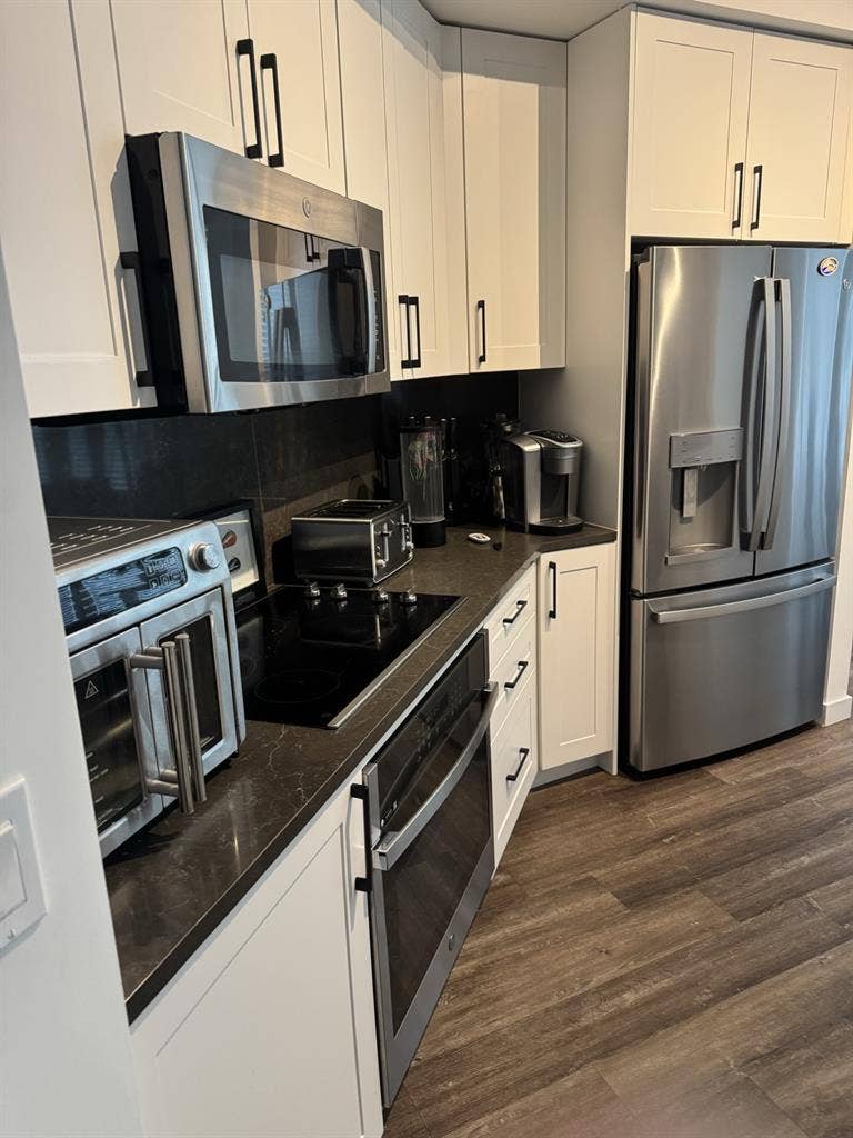 Private room, private bath garage