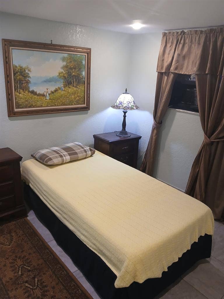 Private Room & Bath No Deposit