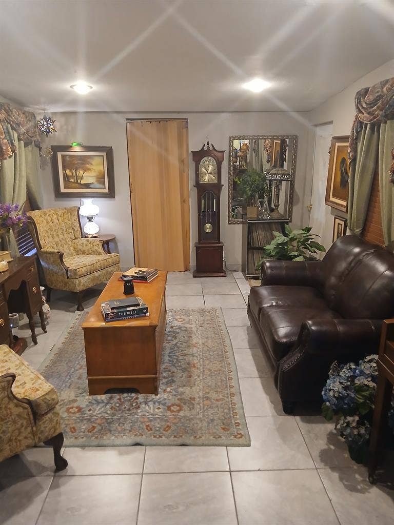 Private Room & Bath No Deposit