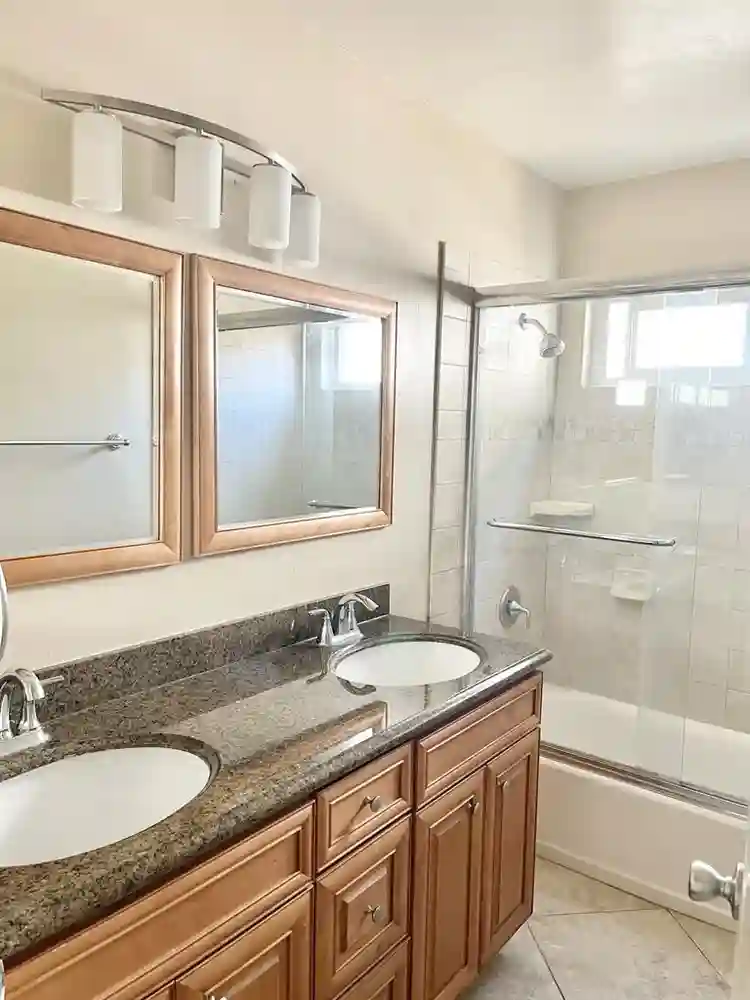 Irvine private primary ensuite