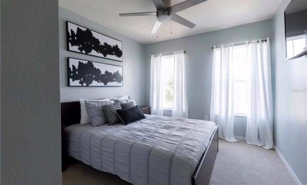 Room for rent in a town house