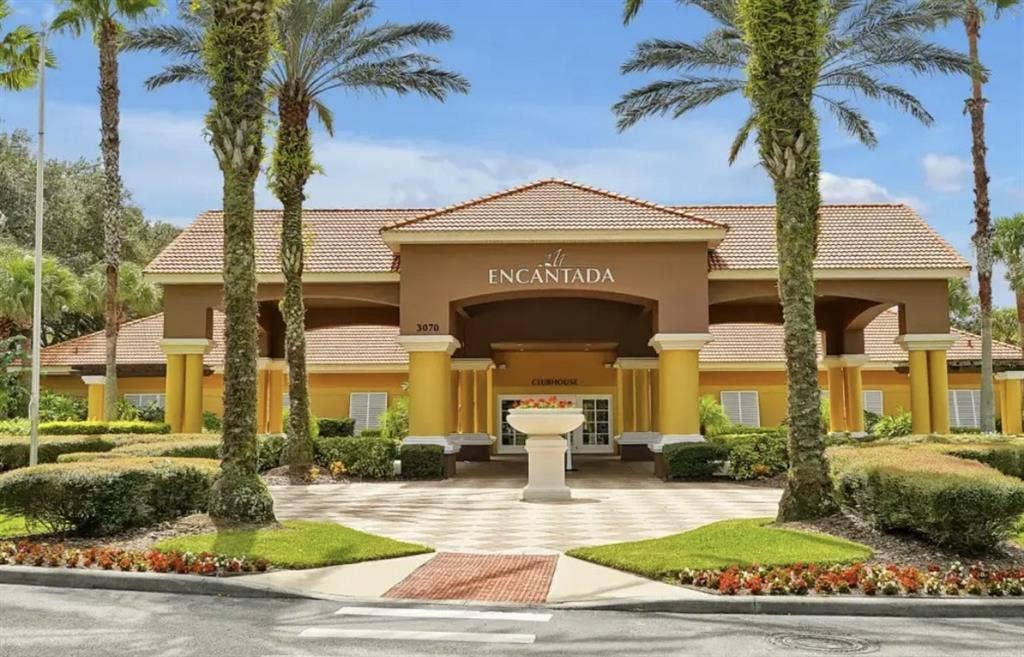 Room for rent in a town house