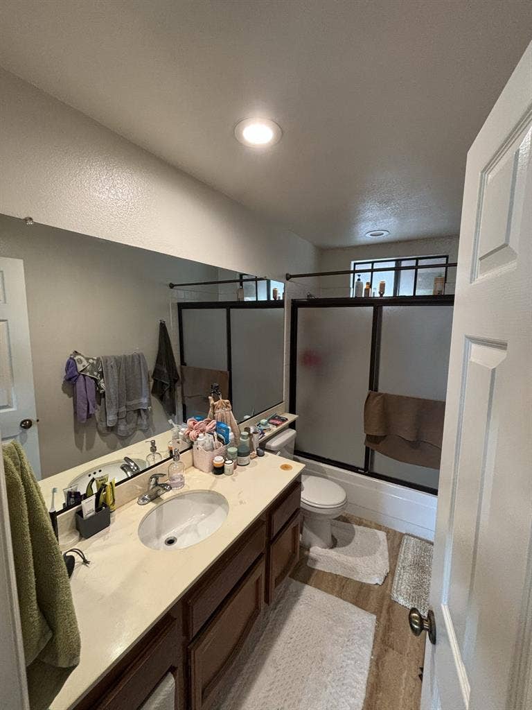 Looking for female roommate