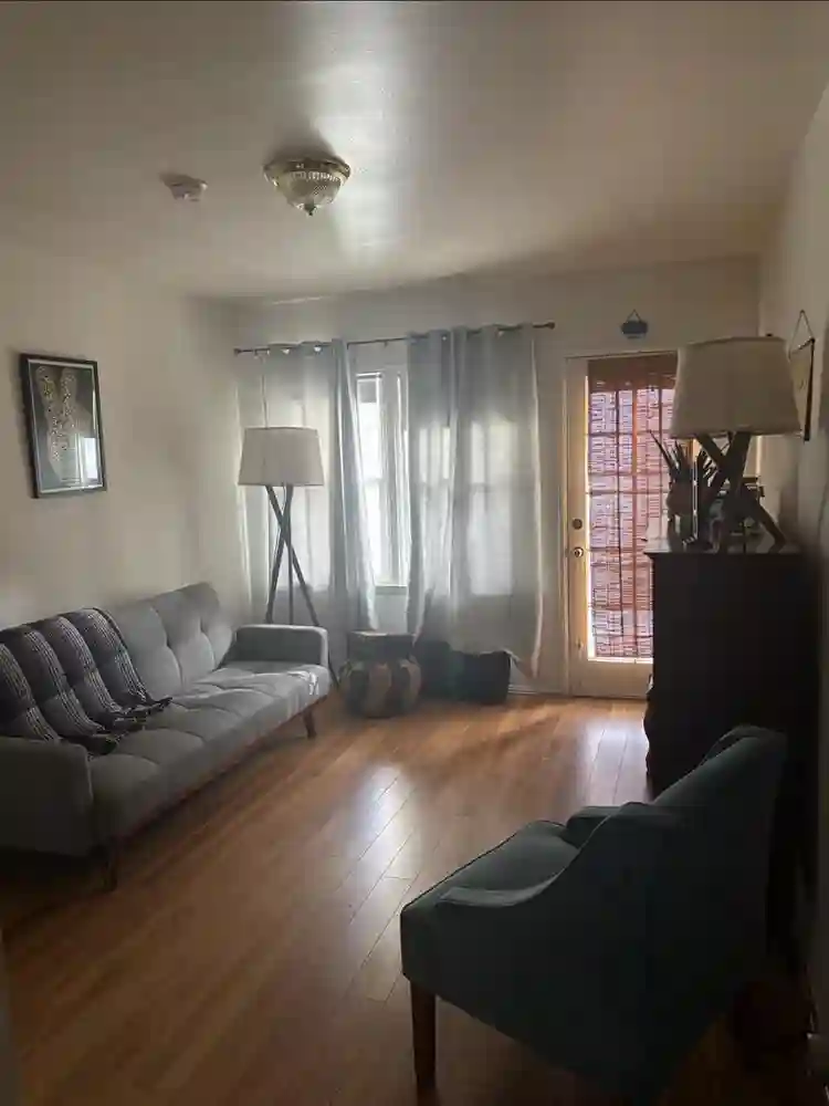 Great Neighborhood & Roommates