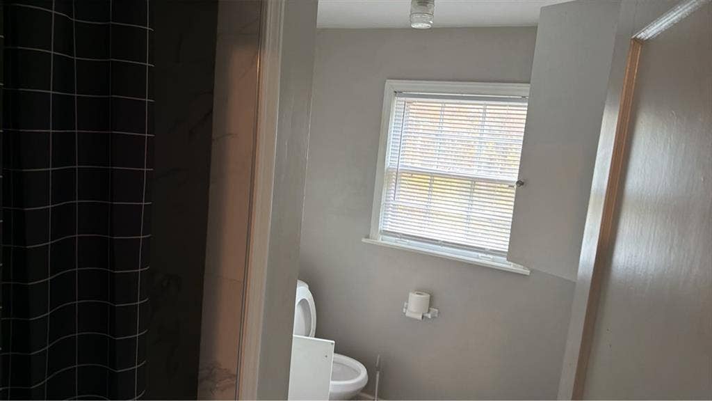 3  blocks from UofM. Text me