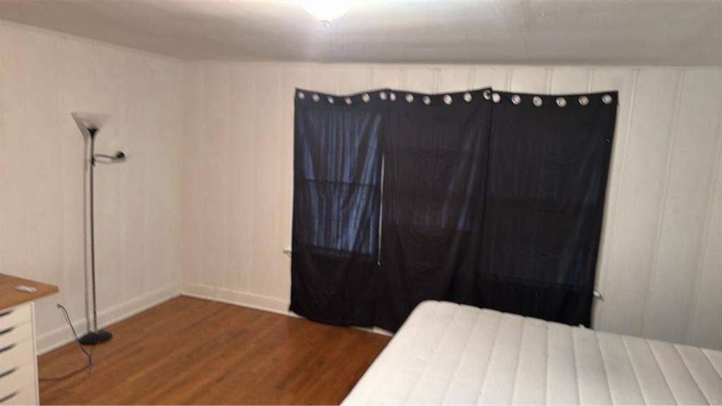 3  blocks from UofM. Text me