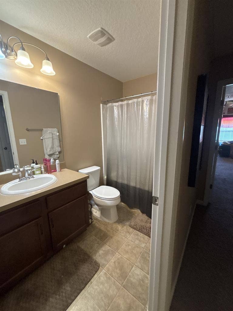 ROOM AVAILABLE FOR MOVE ASAP