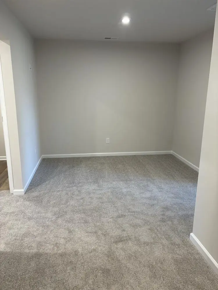 2 ROOMS WITH SHARED BATH AVAILABLE