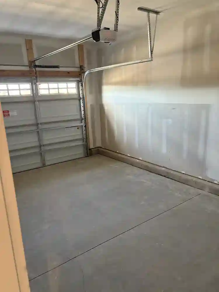 2 ROOMS WITH SHARED BATH AVAILABLE