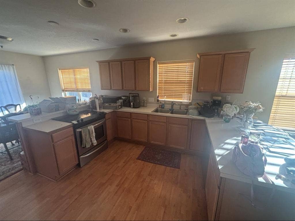 Master bedroom open for next lease