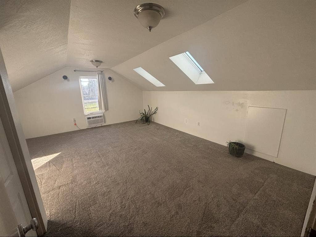 Master bedroom open for next lease