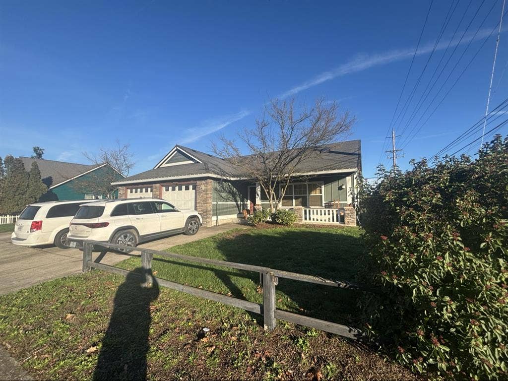 Master bedroom open for next lease